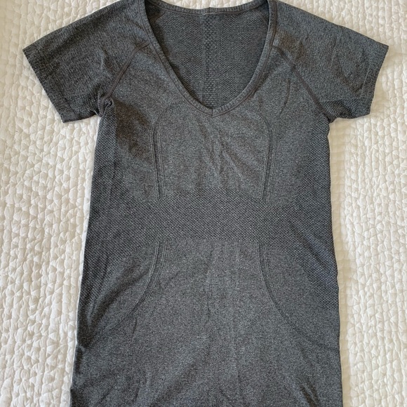 Lululemon Swiftly Tech Short Sleeve V-neck, Size 4 - Picture 5 of 5